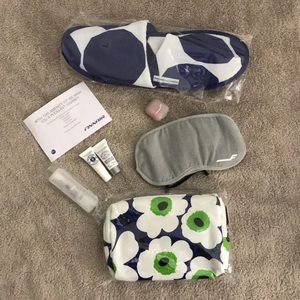 Marimekko for Finnair Business Class amenity kit 2
